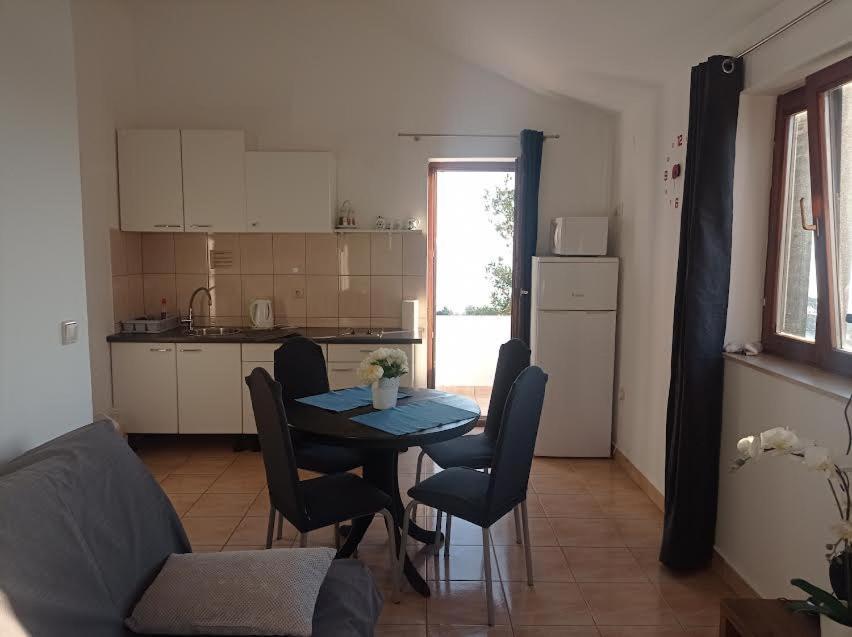 Apartman Zdenka Savar Екстериор снимка