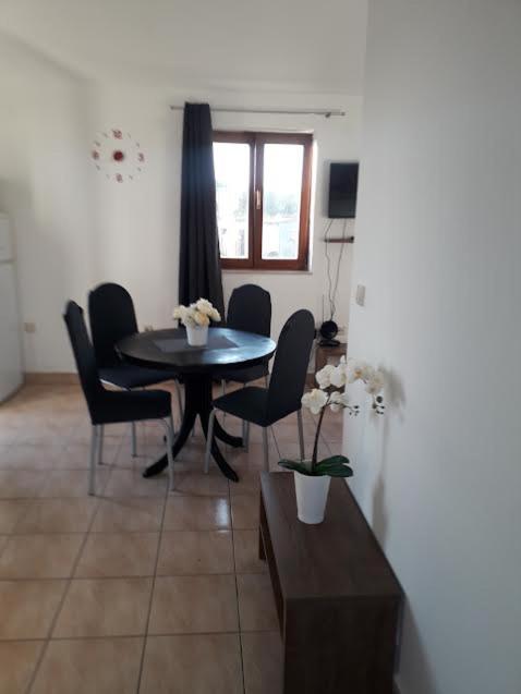 Apartman Zdenka Savar Екстериор снимка